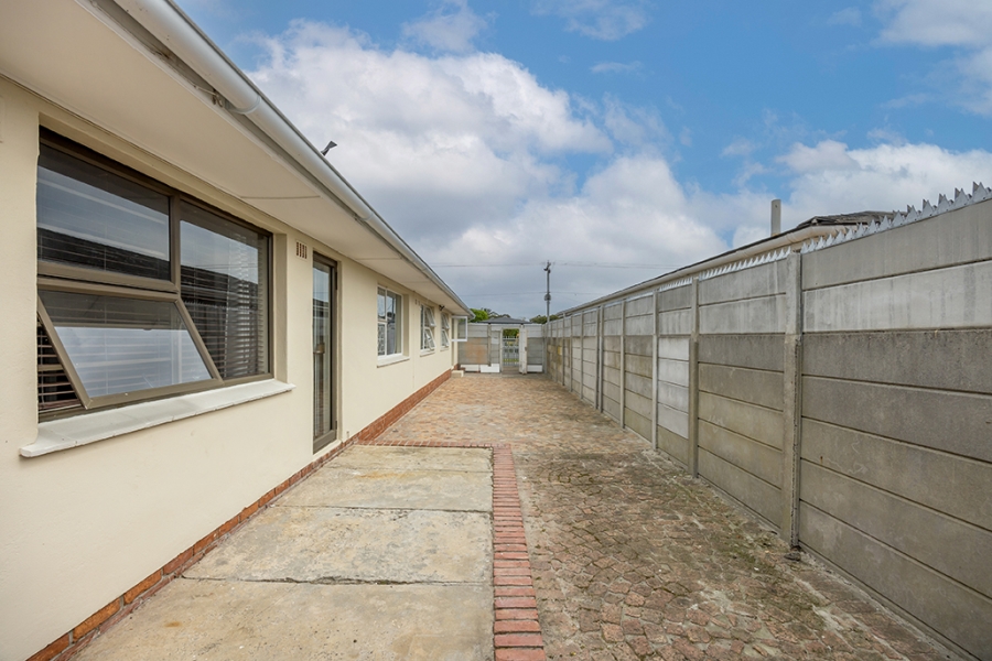To Let 4 Bedroom Property for Rent in Townsend Estate Western Cape